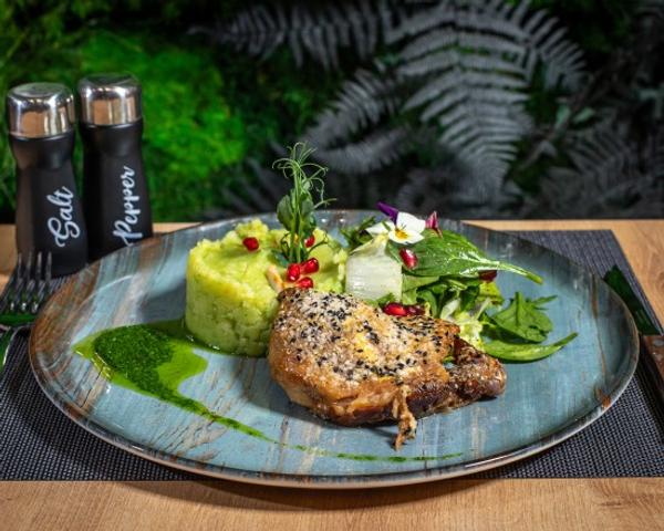 Pulpa de Rata Confiata cu Piure de Mazare si Mix de Salata cu Dressing de Ananas 180/200/40g